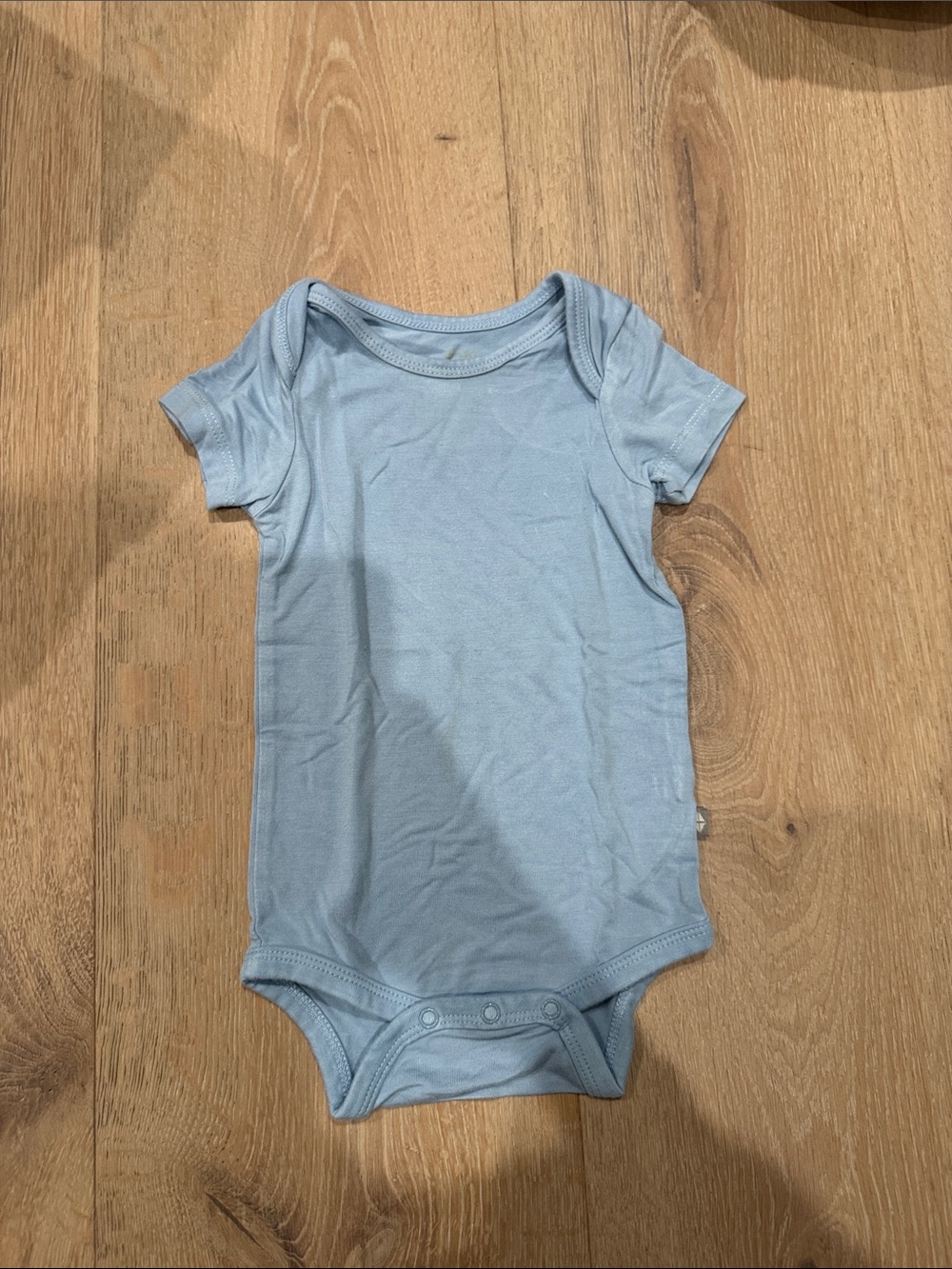 Kyte BABY Light Blue Short Sleeve Onesie Bodysuit